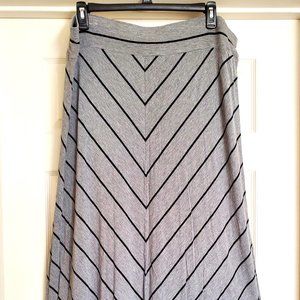 Ava & Viv 41" Gray Strip Skirt (2X)
